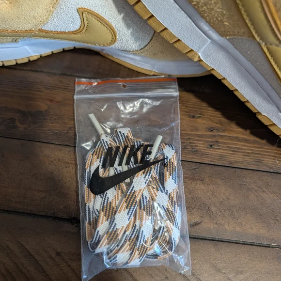 Nike Dunk Low LX - Picture 6 of 7